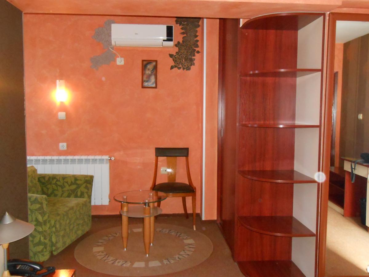 Hotel Kapri Yambol Buitenkant foto